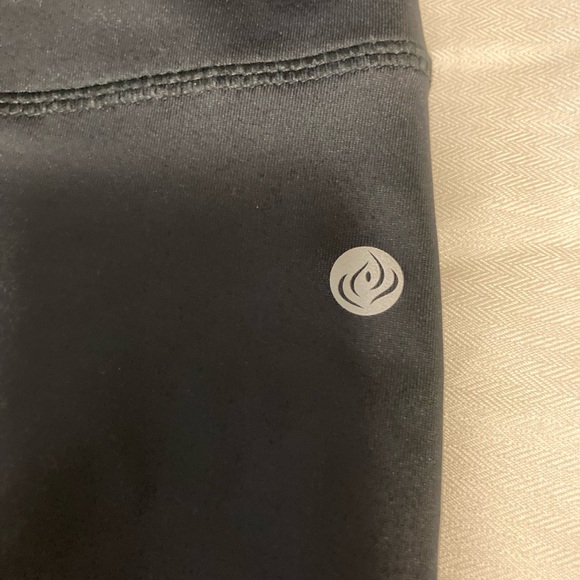 Woman’s Apana quarter length tie front yoga pants size small - Picture 7 of 14